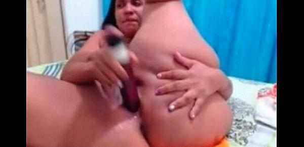  Chubby mature toying hard her pussy